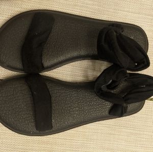 Black Sanuk sandals size 8